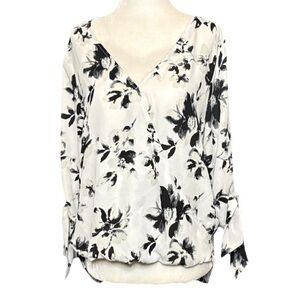 Chic Floral V-Neck Blouse